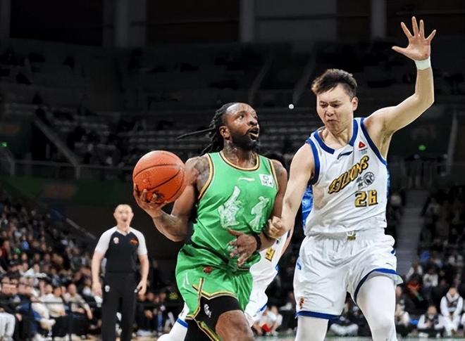 辽宁半场虐广厦！威尔斯+4本土齐爆，莫兰德稳内线，广厦只靠3人