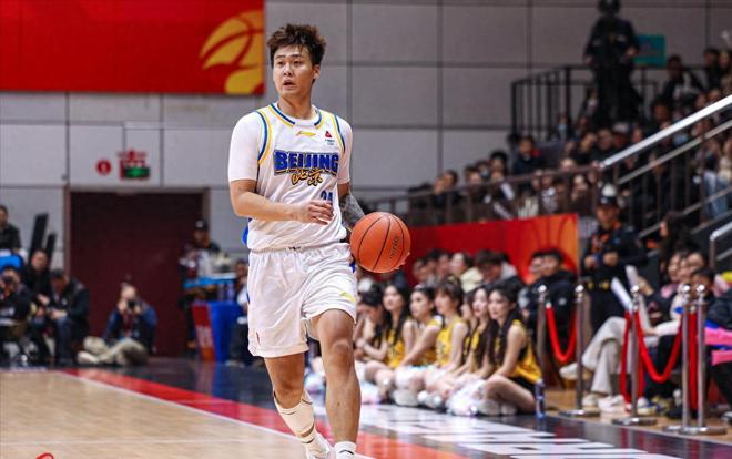 遼籃中鋒挑戰(zhàn)周琦！陳盈駿遇到布朗克星，高詩巖給四川小將上課