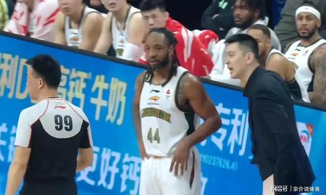 爆料楊鳴面臨被重罰，裁判也面臨被處罰，CBA又成為大笑話