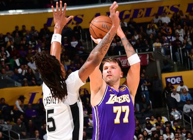 詹姆斯19+15+8，湖人出局！马刺7人上双，湖人一战出现三个问题