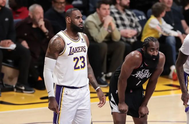 三戰(zhàn)狂轟121分，球隊卻遭三殺！全聯(lián)盟都說你老了 你還想逆天改命