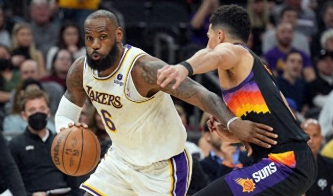 杯賽被淘汰湖人的陣容遭到質(zhì)疑，詹姆斯單節(jié)失誤追平生涯第二高