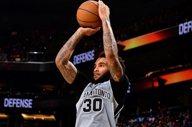 300萬(wàn)的優(yōu)質(zhì)3D鋒線！馬刺在人員選擇方面的眼光也太好了吧？