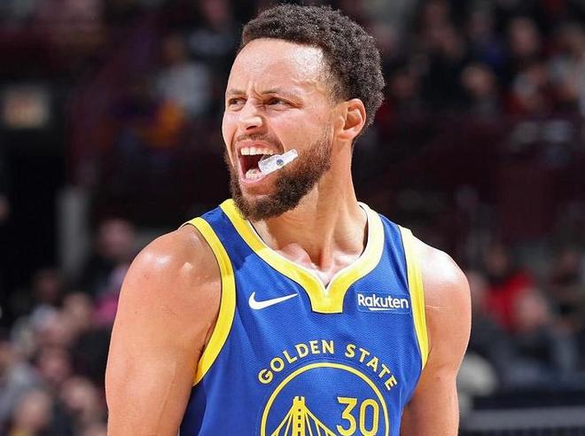 2年1.22億美金！3項(xiàng)歷史第1！庫里愈老愈妖，勇士卻遠(yuǎn)離總冠軍