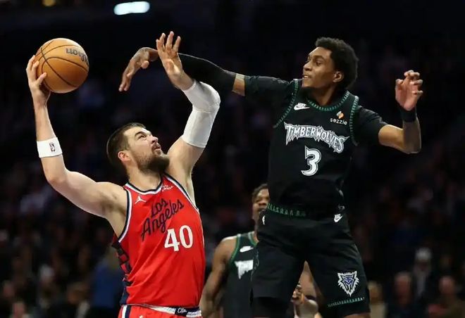 又被逆轉(zhuǎn)，快船連敗掉西部倒2，僅送走保羅還不夠，還要繼續(xù)調(diào)整