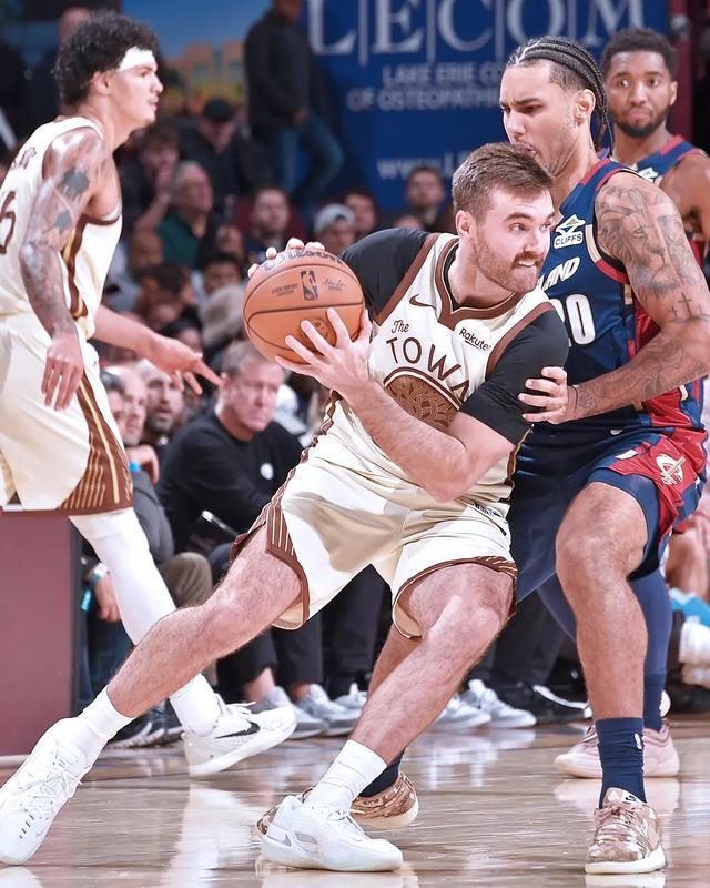 “那個(gè)該死的籃球夢(mèng)想，始終折磨著我”