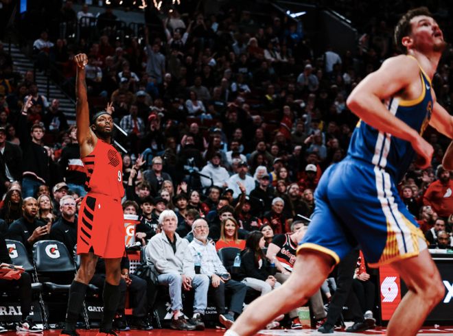 三人組狂轟96分打爆勇士！庫里飆12記三分難救主，巴特勒11中3