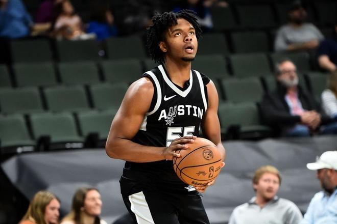 整體表現(xiàn)依然不溫不火，留給馬刺鋒線新星的時間可能不會太多？