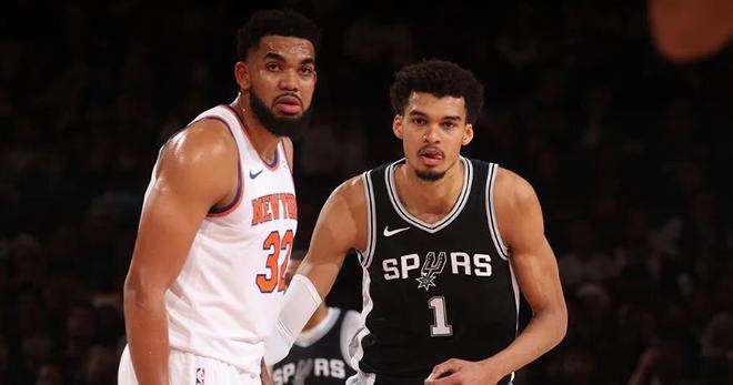 不搶戲！半場(chǎng)馬刺61-59尼克斯，看數(shù)據(jù)：頭號(hào)功臣是他！