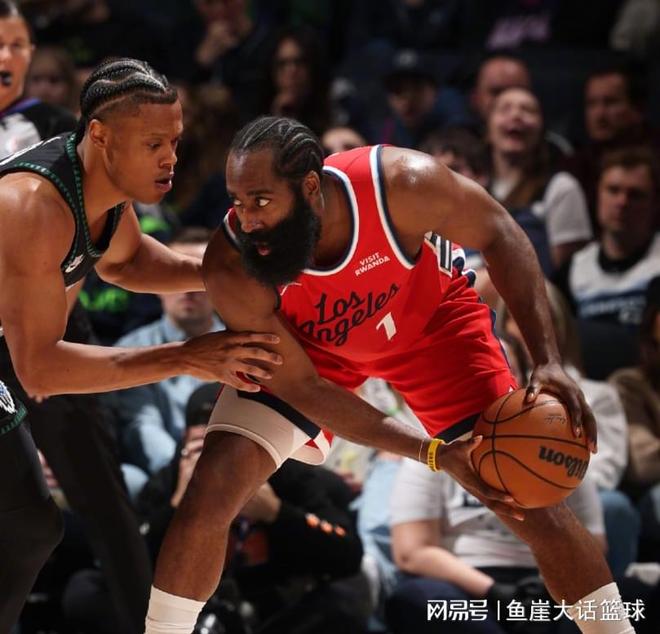 快船惜敗！華子15+6戈貝爾惡犯，倫納德20+3+2，哈登34+6沮喪離場