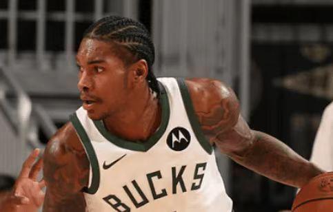 雄鹿官宣:波特左脚踝扭伤缺席两场 字母哥脚趾伤势下场出战成疑