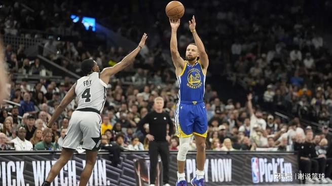 庫里超神凸顯隊友平庸，勇士兩關鍵輪換隱身，鋒線舊將又幫大忙