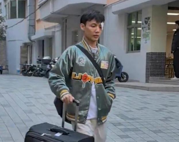 广东队出发浙江客场，徐杰带伤前往，杜锋争二连胜