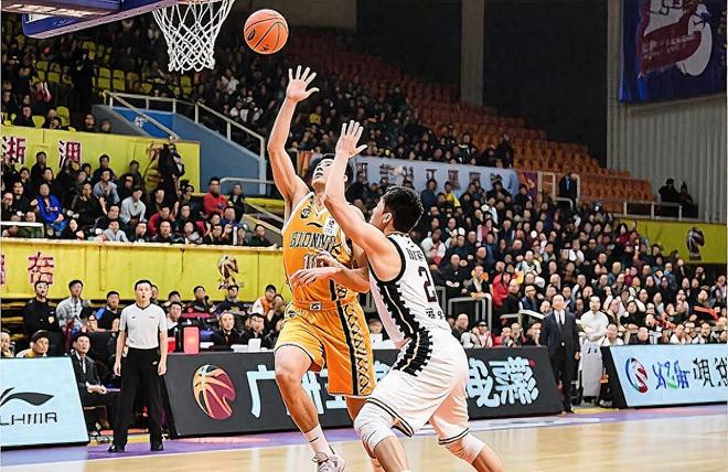 廣廈32分血洗遼寧！CBA頑疾被徹底揭開，國內球員47中12太紮心