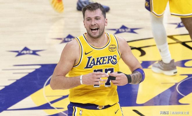 爆砍51+11+9!里夫斯天神下凡!湖人豪取两连胜!威少空砍18+6+6