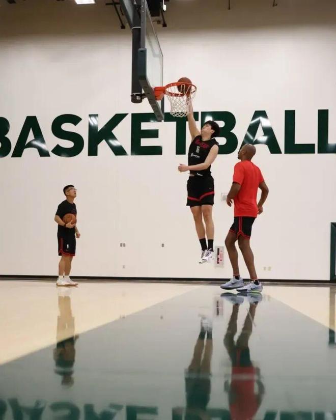 15+9賽季新高！湖人慘敗，關布朗尼什麽事？