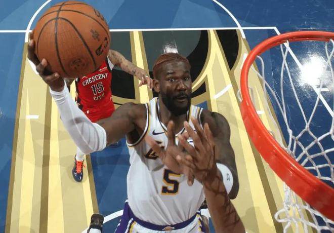 湖人挖最佳模式！東契奇包夾策應強力盤活艾頓，但實力開發(fā)仍不夠