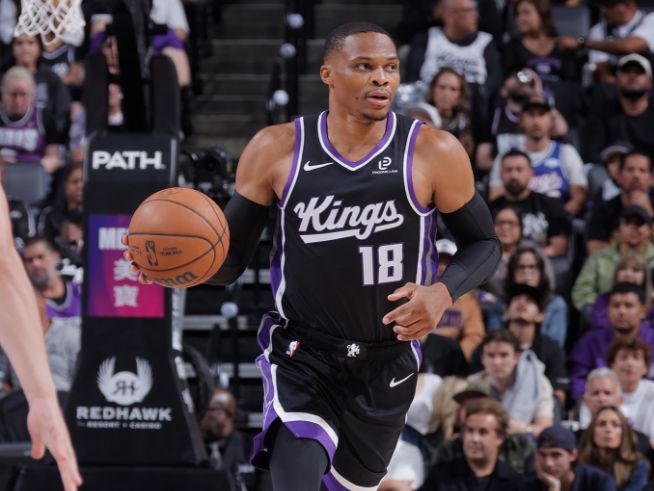 威少加盟首胜！小萨两双准绝杀国王险胜爵士 拉文31分马卡33分