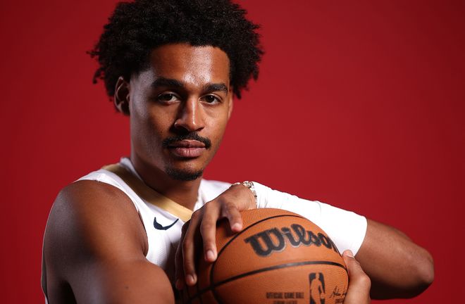 手感均不佳！马刺三分命中率仅为30.2%，而鹈鹕为31.3%