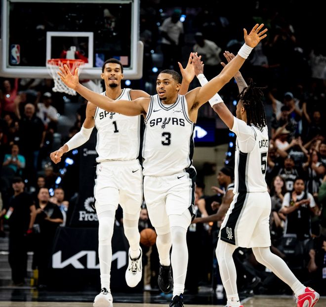 DPOY第一+MVP第二！文班场均33+13+6帽 马刺三连胜复兴之光已现