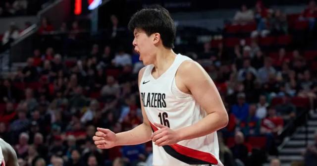 开拓者139-119轻取勇士迎首胜，杨瀚森7分钟2分1板2帽，库里空砍35分