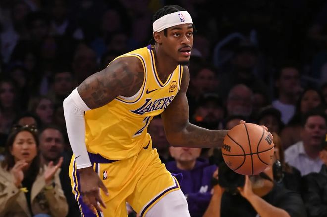 防守端的作用非常明显！湖人锋线大闸面对老东家的表现相当突出？