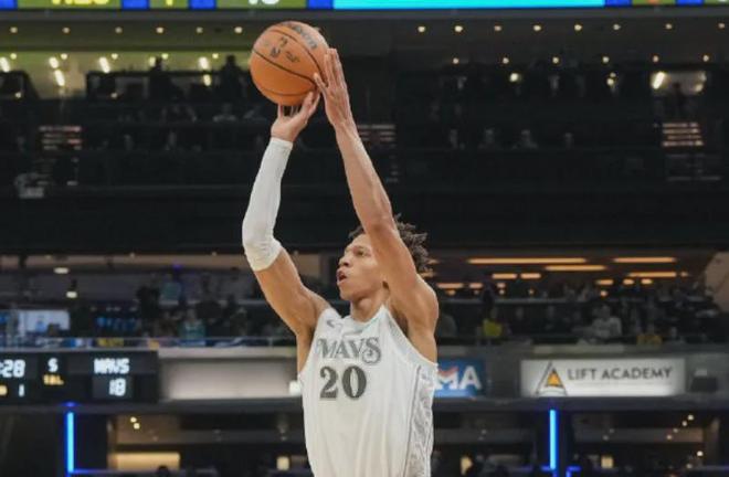 官宣！勇士裁掉小庫里！