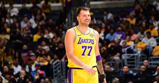 東契奇超高效49+11+8 湖人勝森林狼