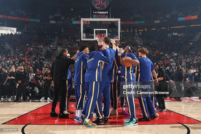 庫里賽后只想倒頭就睡，科爾盛贊庫明加的職業(yè)態(tài)度