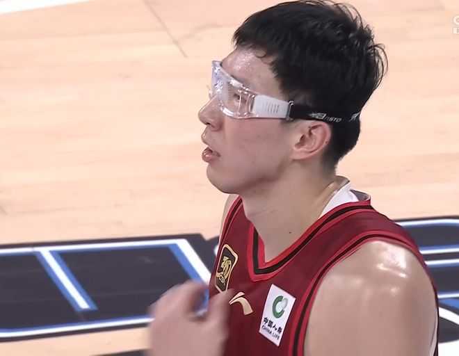 周琦26+13带不动！北京浪费大魔王的努力，遭广厦三巨头92分吊打