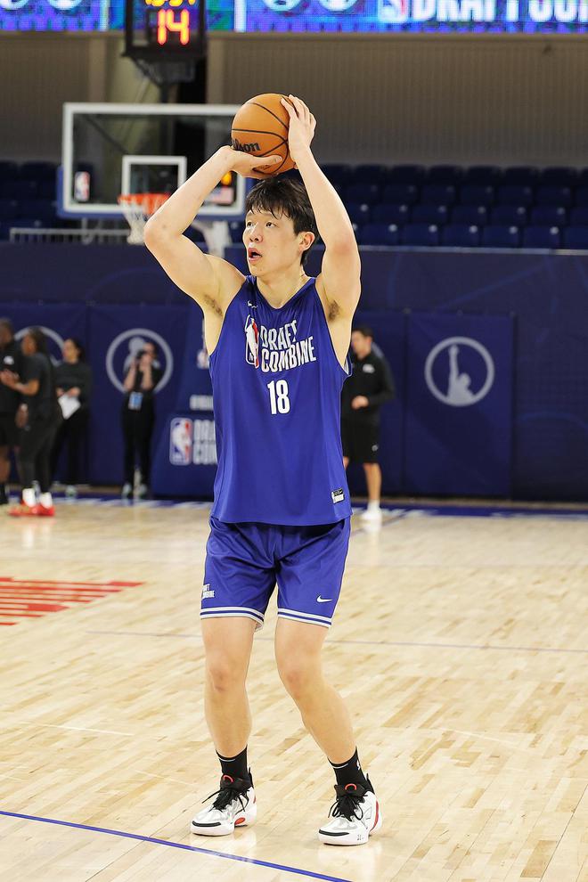 杨瀚森打一年NCAA？媒体人：别理会 不可能 吃亏的是杨和中国男篮