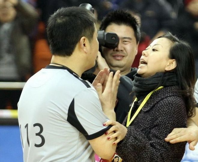 深扒北京被打女記者：曾致青島賽區被罰 廣廈主場禁止她穿高跟鞋