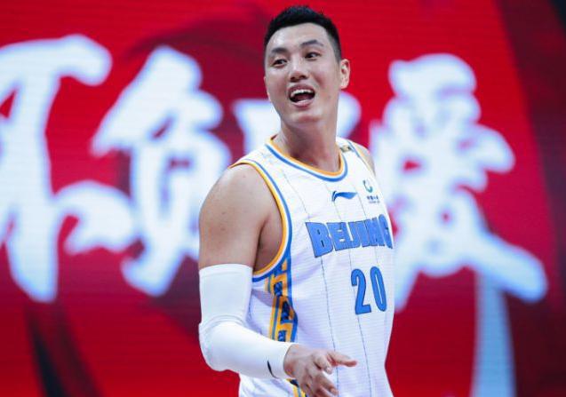 不退役！32歲北京前鋒拿老將合同，再幫曾凡博兩年，運(yùn)氣不如方碩