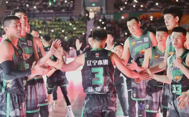 恭喜遼籃！恭喜楊鳴，韓德君做重大決定，這次要帶隊(duì)擊敗周琦大秋