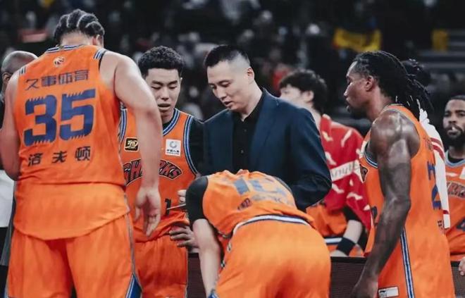 上海男篮欲签36+6超级外援，闫鹏飞基本续约留队，新赛季目标四强