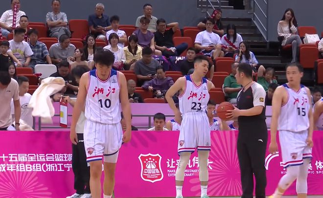 丁偉率隊斬獲開門紅，程帥澎18分，劉澤一兩雙，李弘權(quán)空砍22分