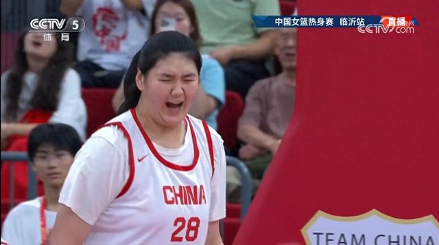 女篮 | 张子宇成年国家队首秀砍18+7，中国女篮热身赛101比55大胜波黑