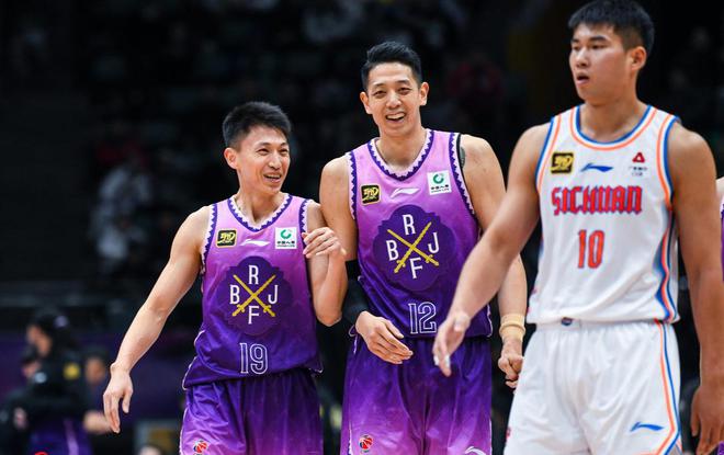 兩點原因！36歲CBA老將退役，幫廣東隊拿5冠，新教練對后衛(wèi)不滿意
