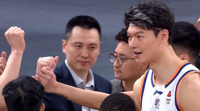 打不了硬仗，上海男籃不敵廣廈 洛夫頓10+5雙刃劍 4外援僅1將靠譜