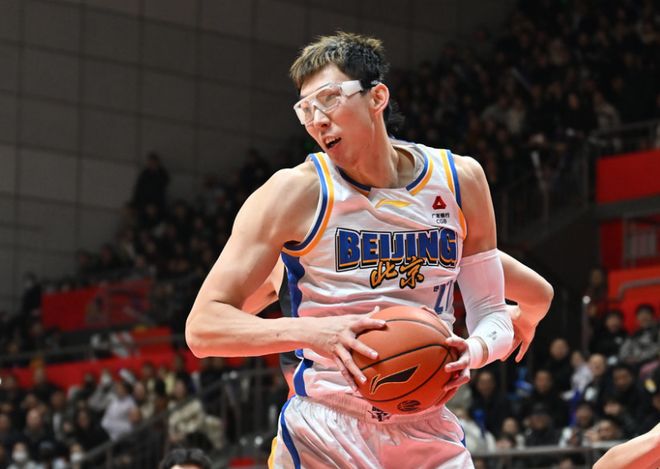 聯(lián)賽第一！北京51分狂勝四川5戰(zhàn)全勝 周琦7分鐘下班趙睿里程碑