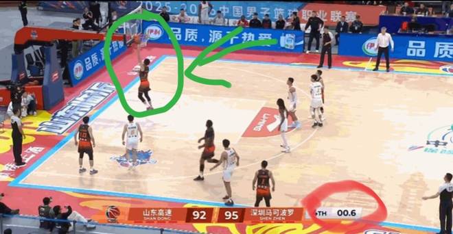 人才?。∽詈?秒落后3分，山東男籃竟布置2分戰(zhàn)術(shù)，且空籃不進(jìn)