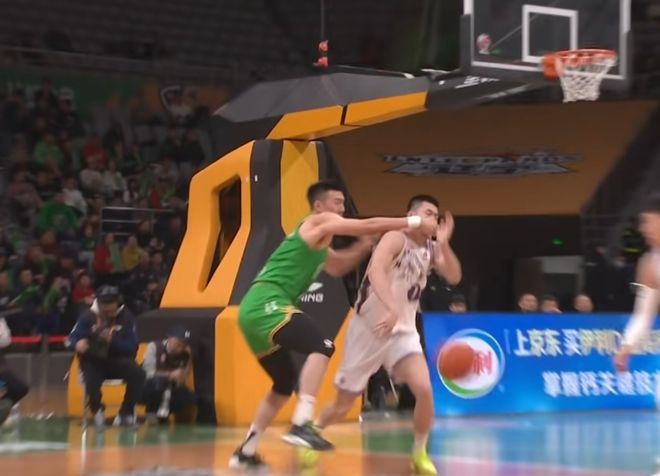 過分了！付豪揮手擊打對手，姜宇星看“呆”了，楊鳴沉默