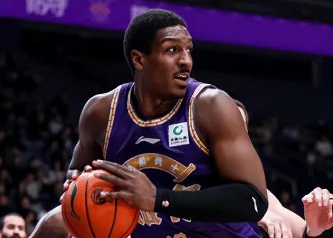 北控本賽季咋整？無(wú)防守，內(nèi)線受傷，外援拉胯，僅靠廖三寧太難頂