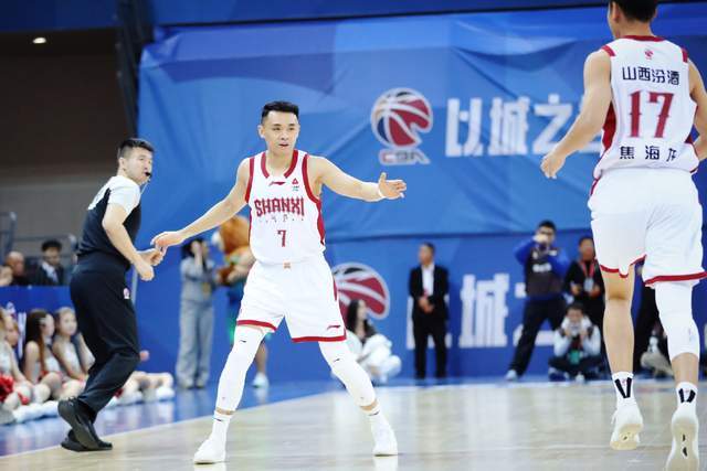 拿600萬(wàn)場(chǎng)均僅2分！CBA頂薪后衛(wèi)斷崖式下滑，上賽季曾單場(chǎng)轟29分