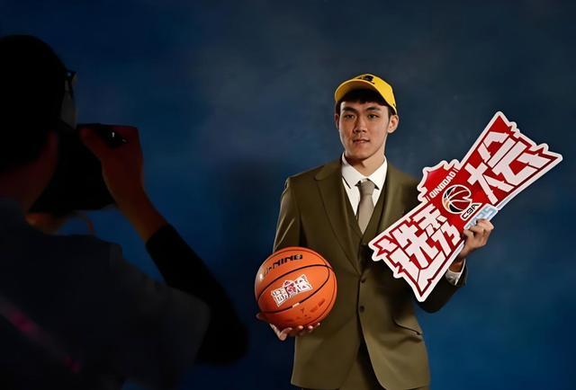 單場34分再創(chuàng)新高！26歲大齡新秀，領(lǐng)跑CBA國內(nèi)球員得分榜