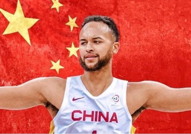 男籃首位歸化！NBA官網(wǎng)：李凱爾國籍變回美國 短暫歸化并不成功