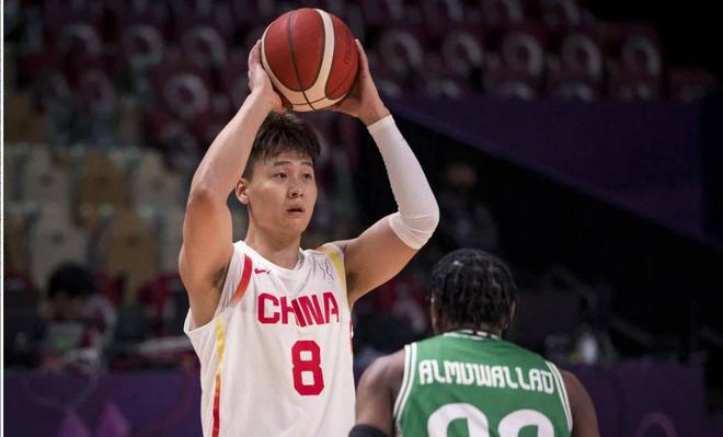 CBA又出一頂級(jí)后衛(wèi)！14中10狂砍34+6，球迷：這哪像個(gè)新秀球員啊