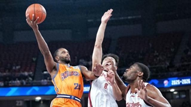 新外援弗格大爆發(fā)，上海大鯊魚大勝浙江稠州