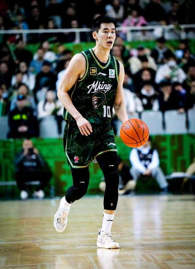 郭昊文空砍23分無力回天 同曦客場(chǎng)大比分負(fù)于山西