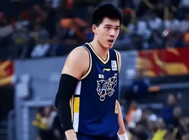 面對(duì)老東家難正名！國手淪落第三內(nèi)線，廣東隊(duì)5000萬要打水漂了嗎